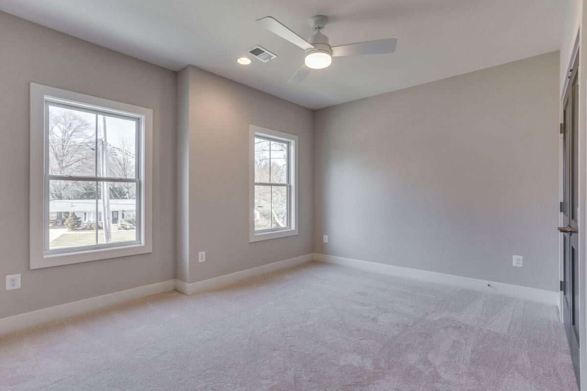 053_interior_41_of_88