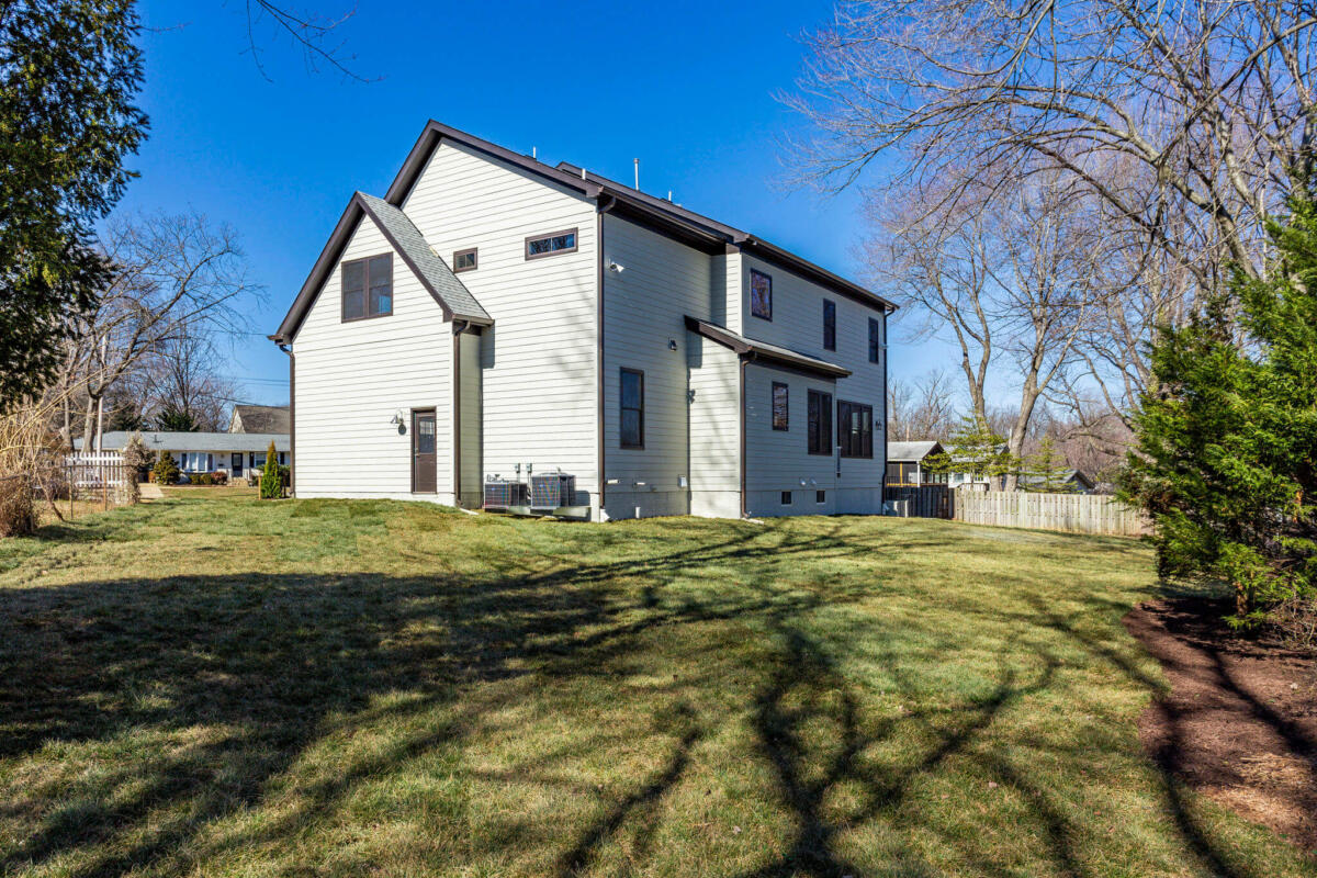 102_exterior_6_of_9