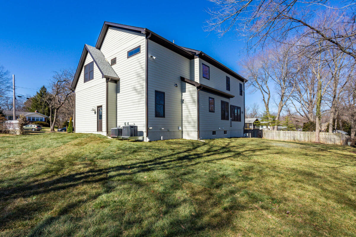 103_exterior_7_of_9