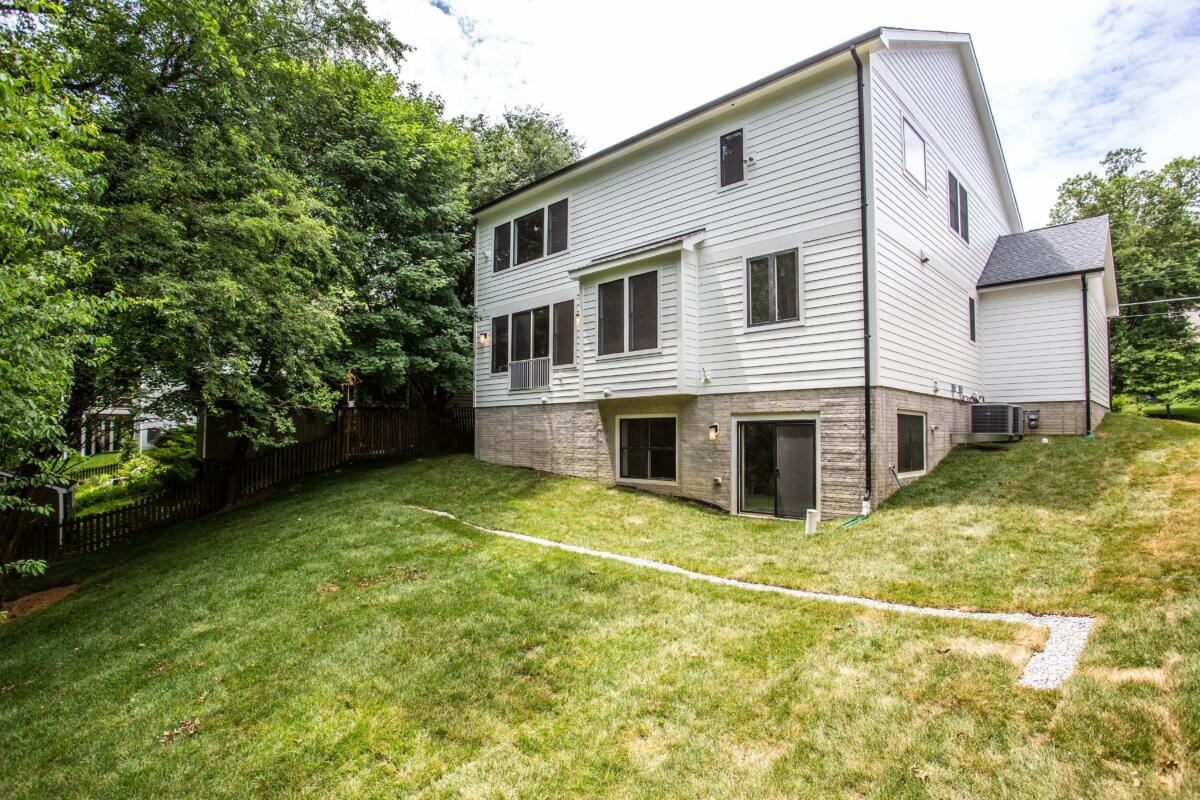 5 Bed, 4.5 Bath Craftsman in Northern Virginia
