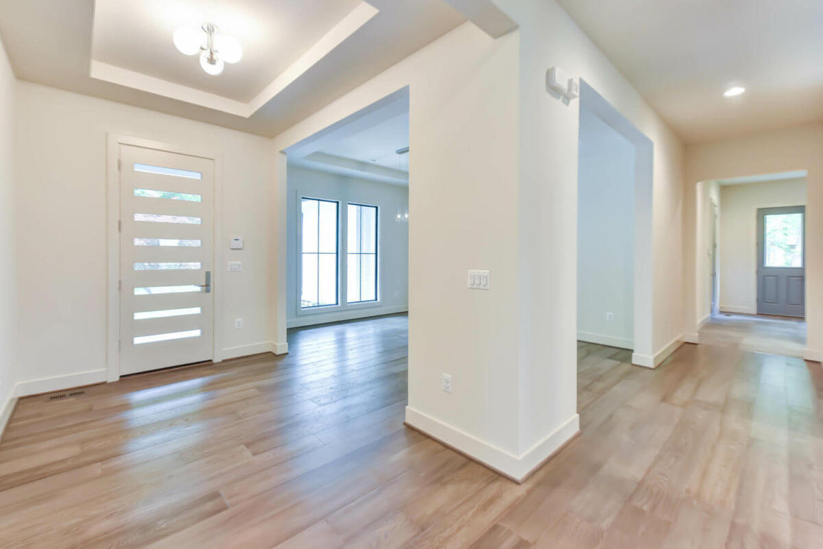 4 Bed, 3 Bath Modern Farmhouse in Northern Virginia