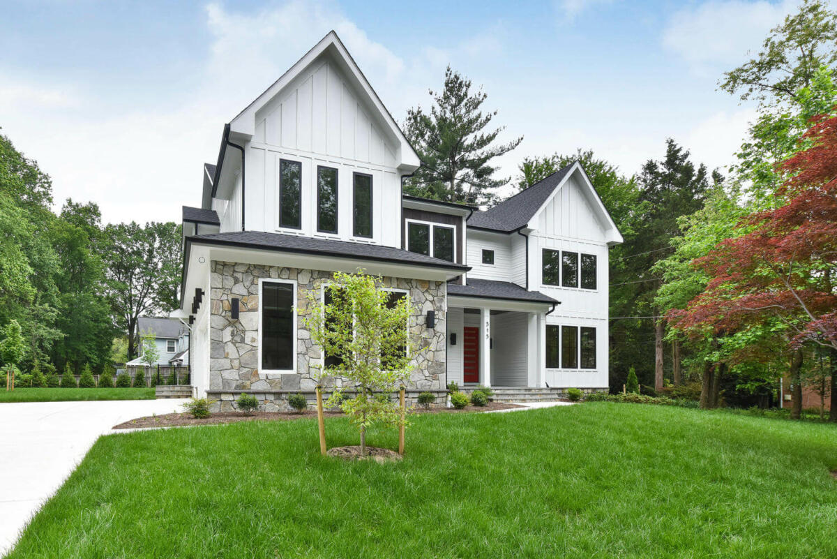 4 Bed, 3 Bath Modern Farmhouse in Northern Virginia