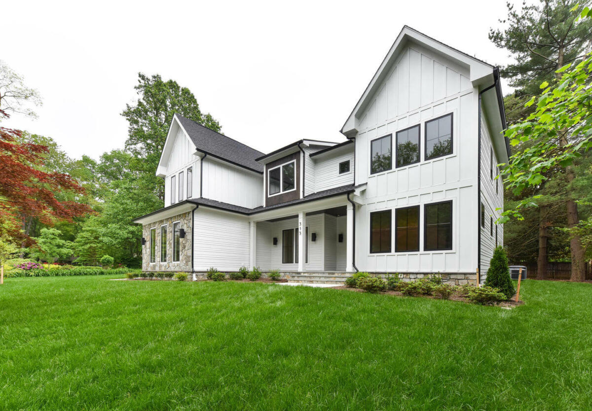 4 Bed, 3 Bath Modern Farmhouse in Northern Virginia