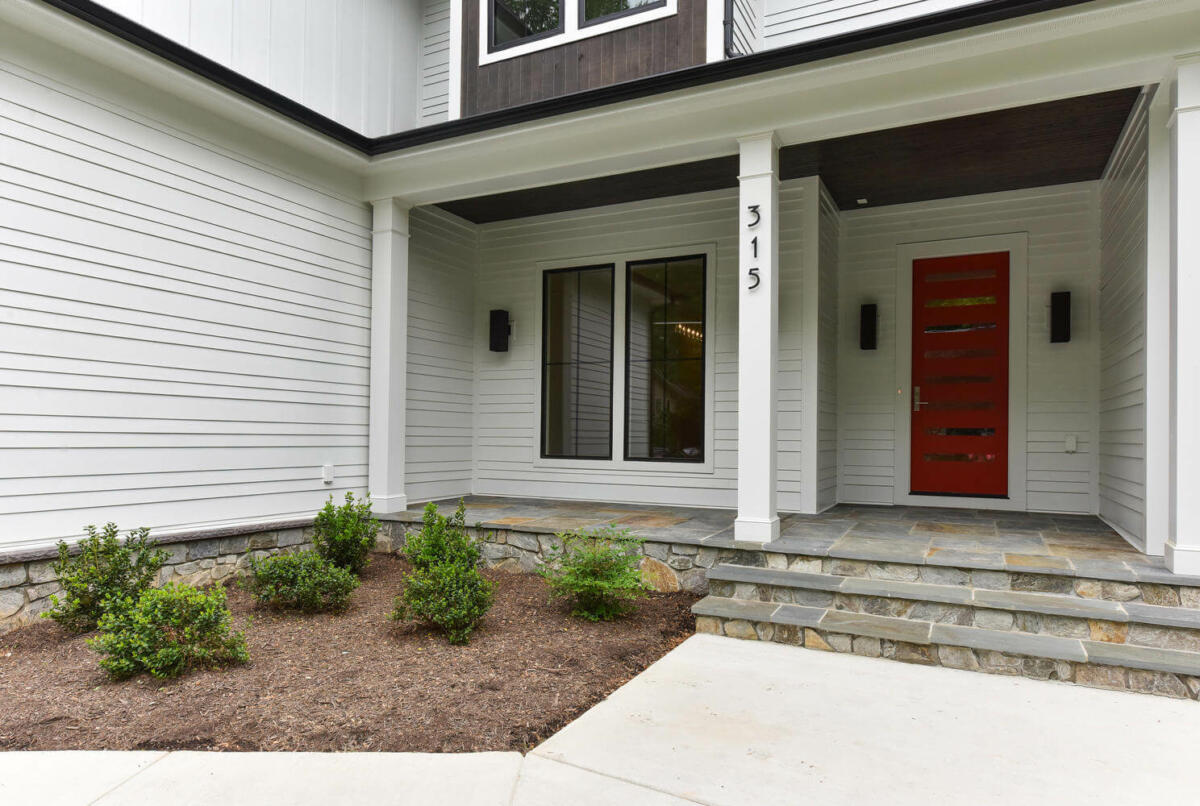 4 Bed, 3 Bath Modern Farmhouse in Northern Virginia