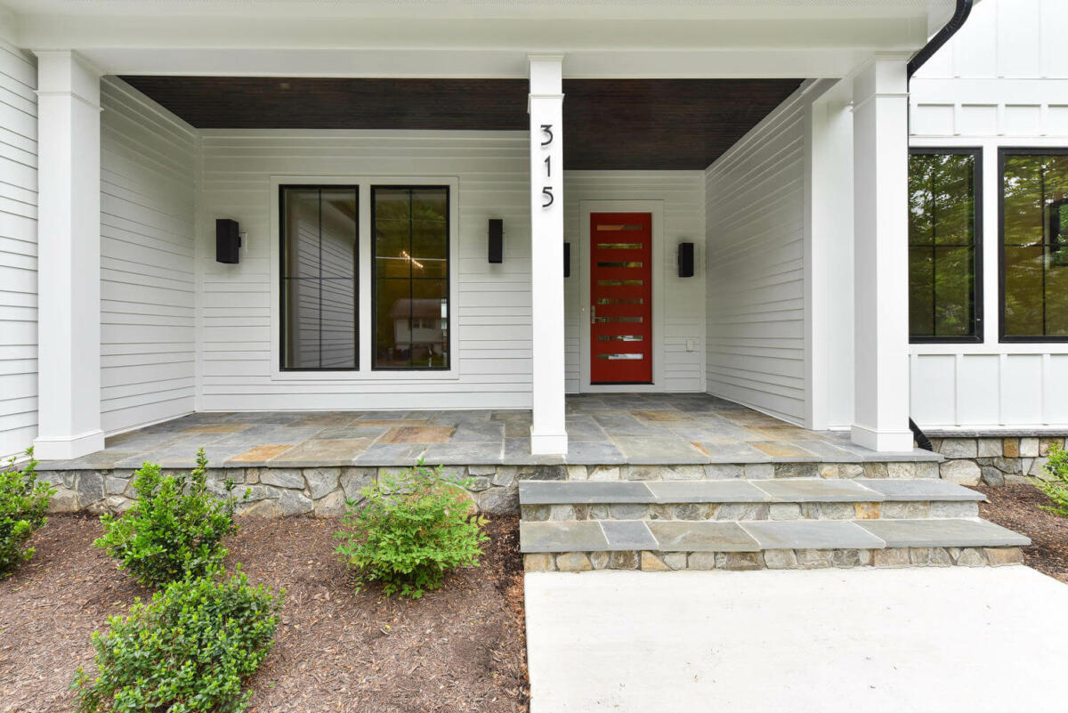 4 Bed, 3 Bath Modern Farmhouse in Northern Virginia