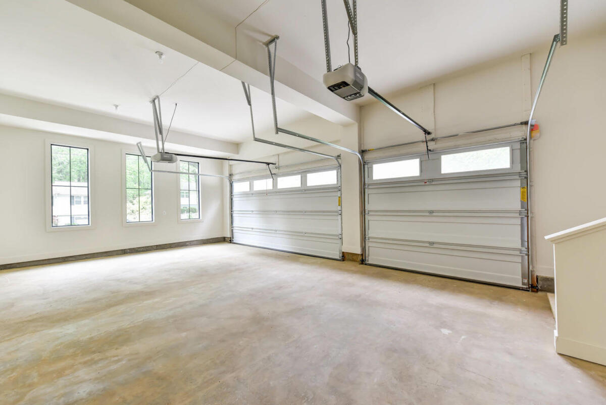 4 Bed, 3 Bath Modern Farmhouse in Northern Virginia
