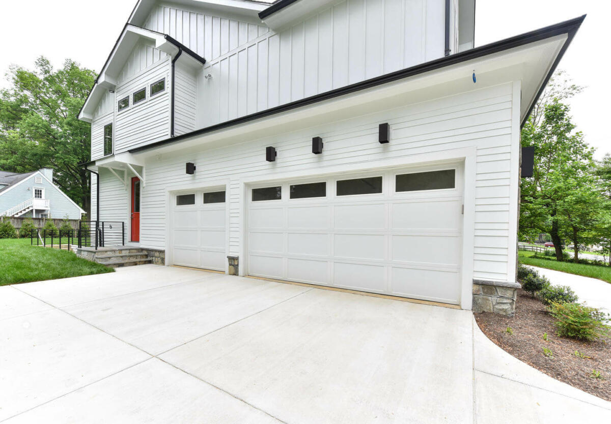 4 Bed, 3 Bath Modern Farmhouse in Northern Virginia