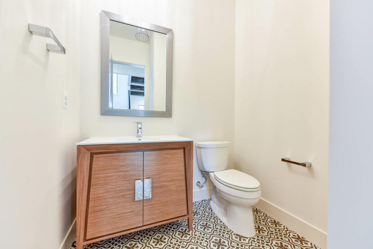 4 Bed, 3 Bath Modern Farmhouse in Northern Virginia