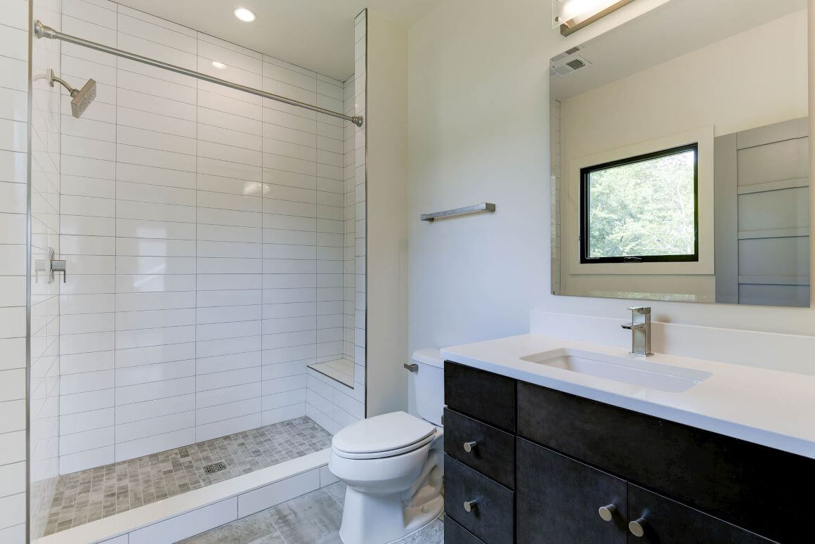 5 Bed, 4.5 Bath Modern Farmhouse in Northern Virginia