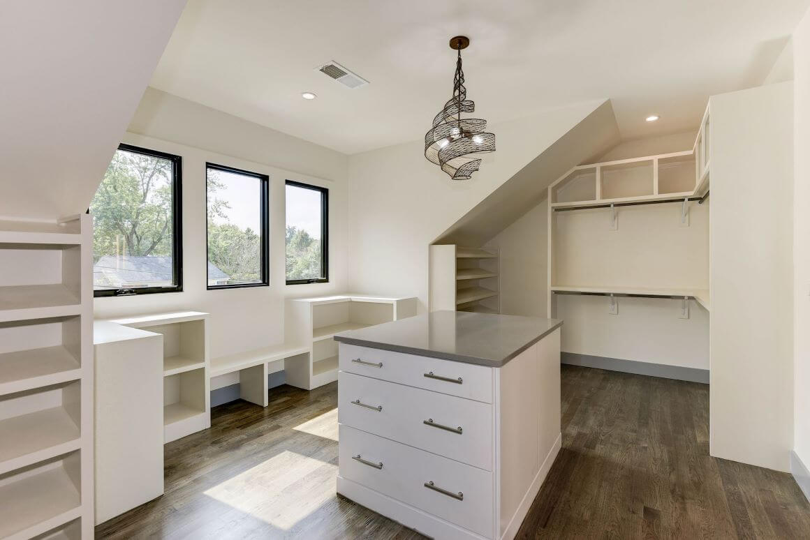 5 Bed, 4.5 Bath Modern Farmhouse in Northern Virginia