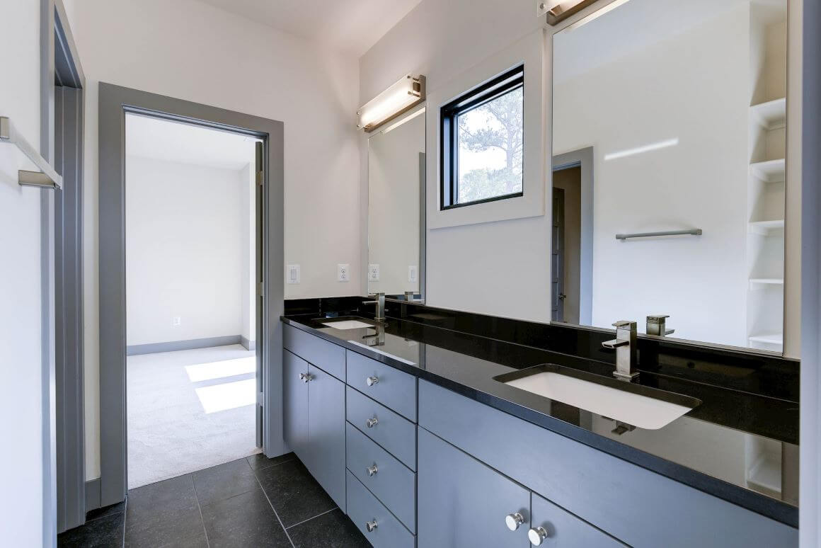 5 Bed, 4.5 Bath Modern Farmhouse in Northern Virginia