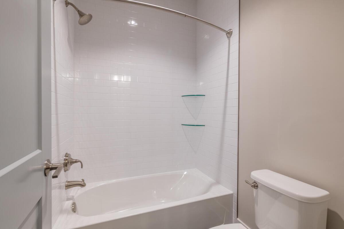 En Suite Bath 2